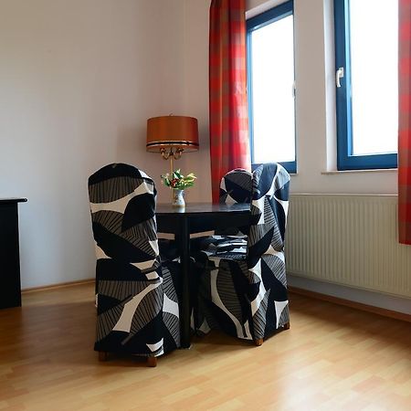 Monteur Und Messewohnung Родґау Екстер'єр фото