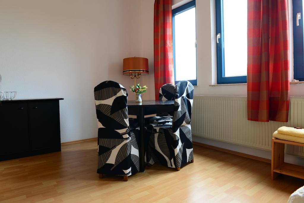 Monteur Und Messewohnung Родґау Екстер'єр фото